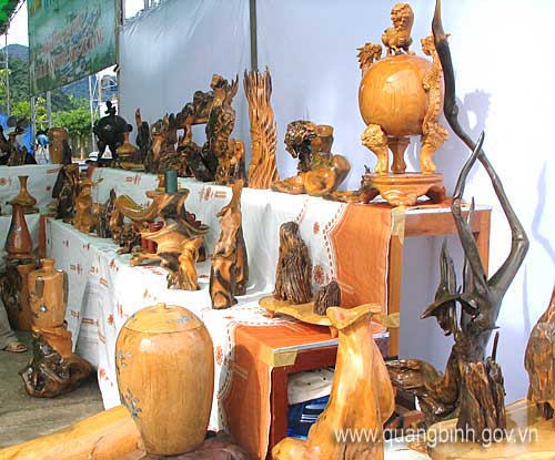 Fine handicrafts article of the Long Do Private Enterprise (Mai Hoa - Tuyen Hoa)